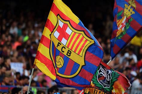 spanish newspaper claims fc barcelona    verge  bankruptcy   reported