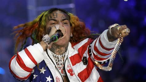 rapper tekashi 6ix9ine s security team indicted on robbery charges