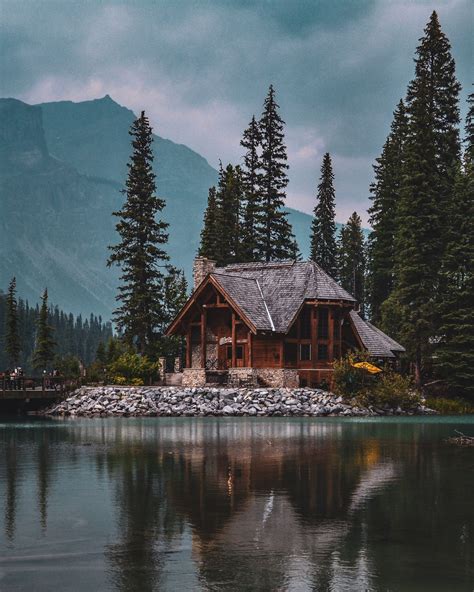 biggest benefits  buying  lake house