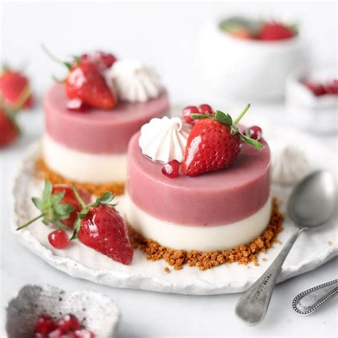 deliciously sweet strawberry desserts  taste  good