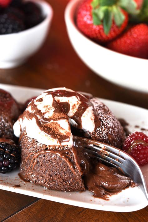 easiest  delicious chocolate lava cakes