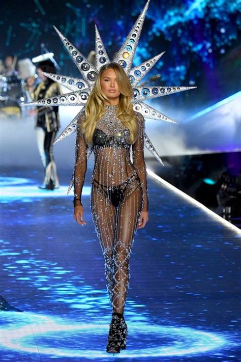 All Victoria S Secret Fashion Show 2018 Models Looks From The Runway