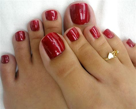 red toe nails red toenails toe nails pretty toes