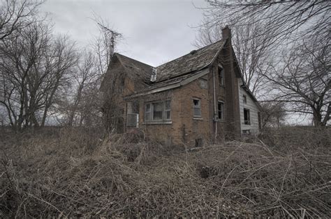 creepy abandoned farmhouse  southern ontario    oc