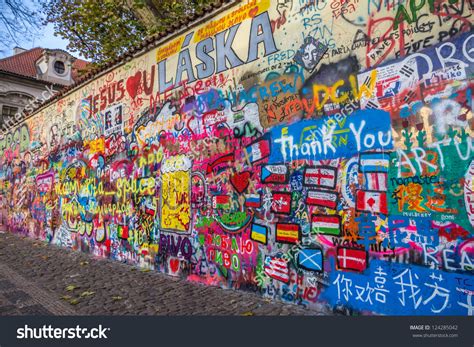 John Lennon En Tsjechie John Lennon Wall In Praag