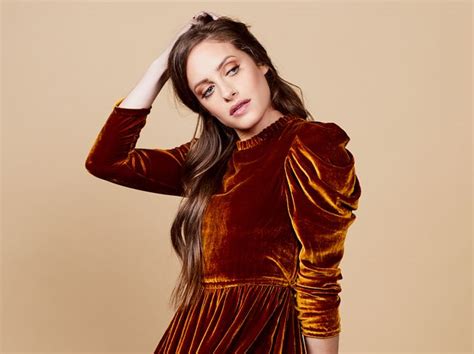 Carly Chaikin Can T Get Enough Of Your Mr Robot Fan Theories