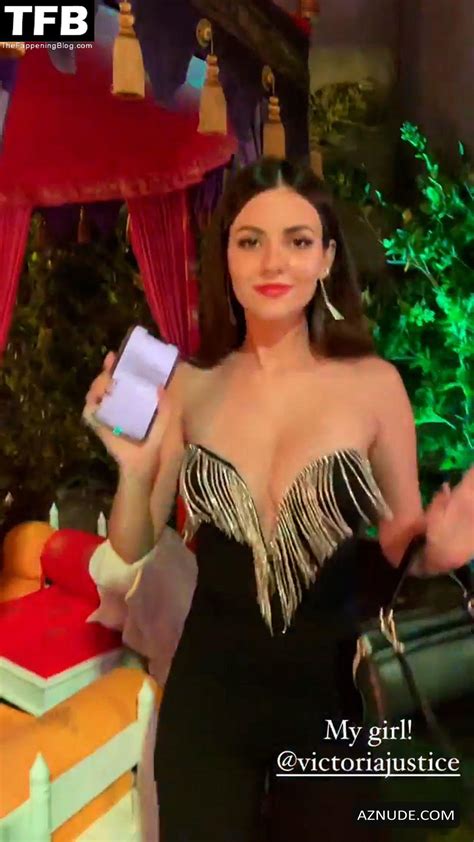 victoria justice sexy seen showing off her hot tits at the diwali party