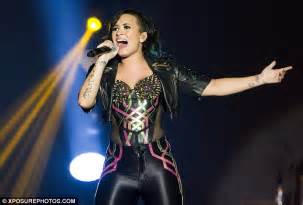 Demi Lovato Swaps Her Thanksgiving Woes To Perform London