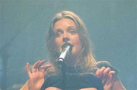 Tove Lo Flash Swedish Singer Exposes Bare Boobs In Explicit Concert