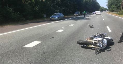 motorrijder knalt achterop auto op  tussen harderwijk en nunspeet