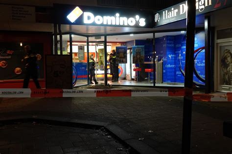 overval dominos pizza  heerhugowaard politie zoekt drie mannen met wapen  atnhdagblad