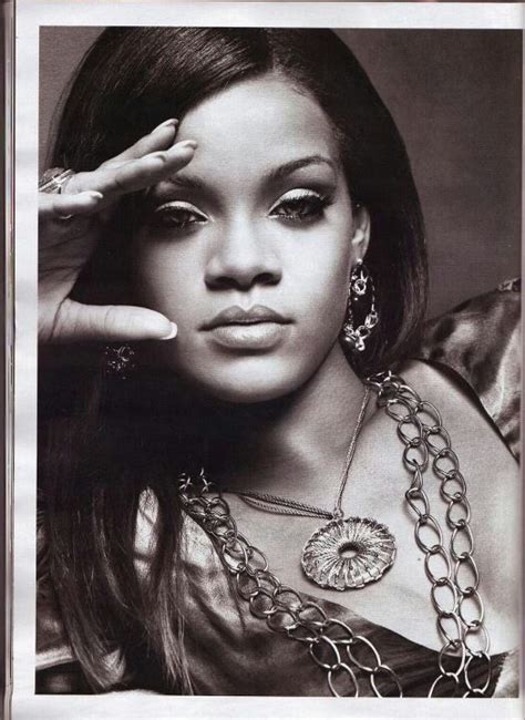 Rihanna Pins Pinned By Daija Henderson Rihanna Rihanna Photos