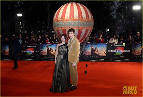 eddie redmayne and felicity jones premiere their movie the aeronauts in