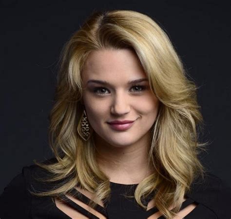 young   restless actress hunter king lands cbs primetime role  life  pieces