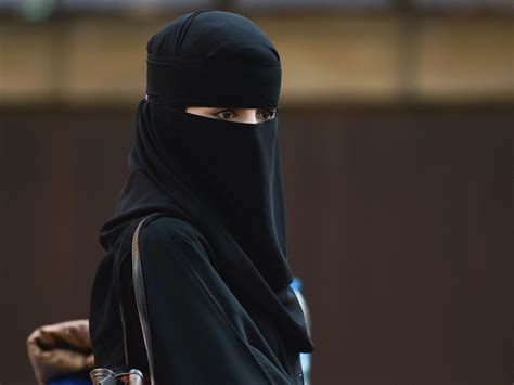 danish school  pay moral damages  muslim girl     eat