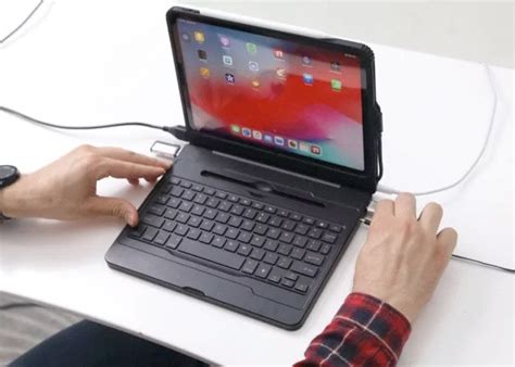 apple ipad pro keyboard  usb  hub  geeky gadgets