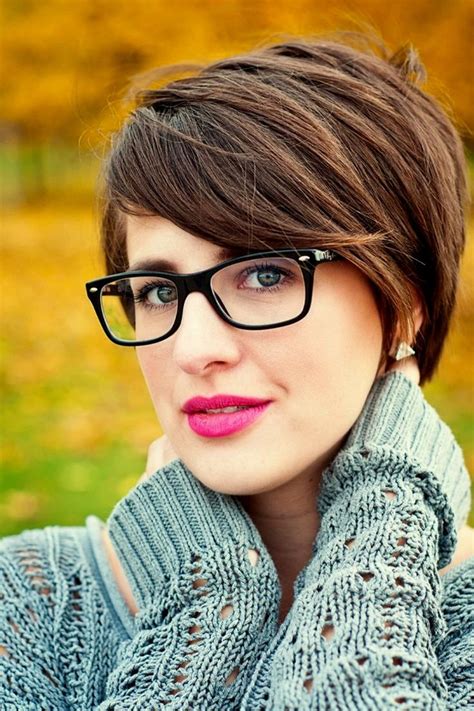Best Short Hairstyles For Eyeglass Wearers Ideas Eyeglass Hairstyles