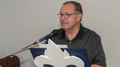 Marc Bourcier Du Parti Québécois Fait Campagne Pour La Santé Et Les