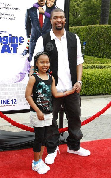 deray davis is concurrently dating two girlfriends on top of double trouble he has a daughter