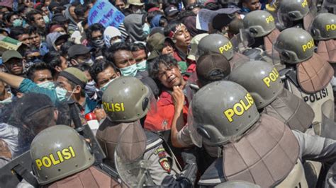 hundreds arrested after fresh indonesia legal reforms protests the