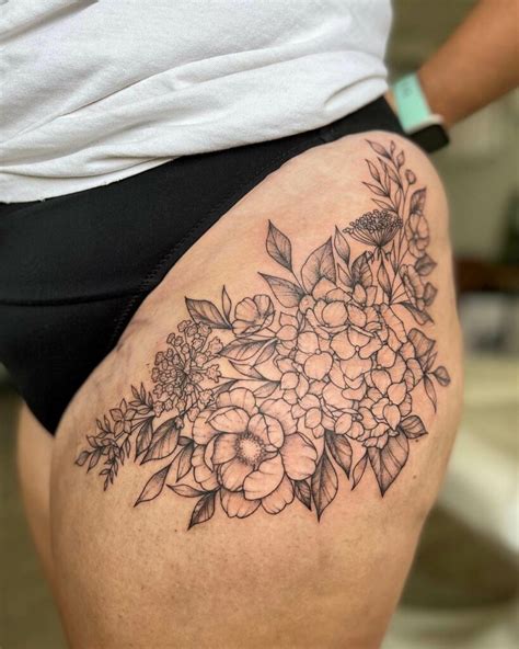 11 Floral Hip Tattoo Ideas That Will Blow Your Mind