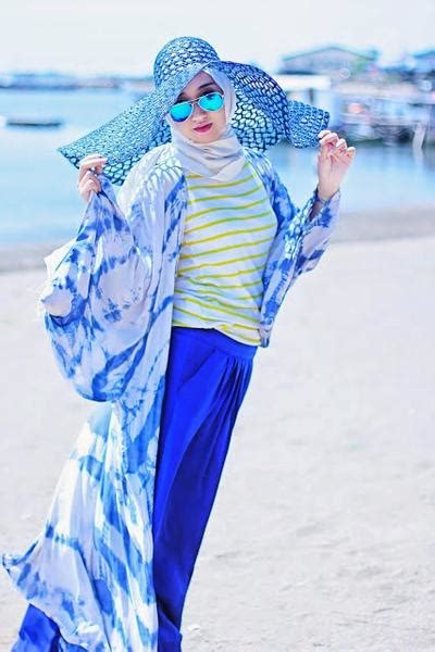 ladies    trik tampil modis  hijab  pantai