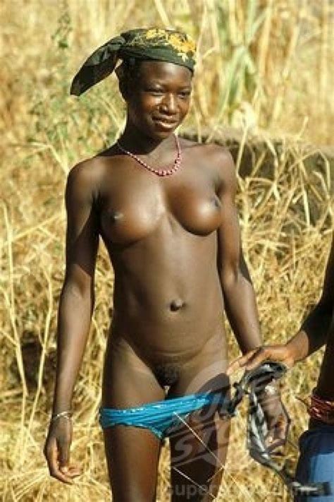bare titted african girla photo nue
