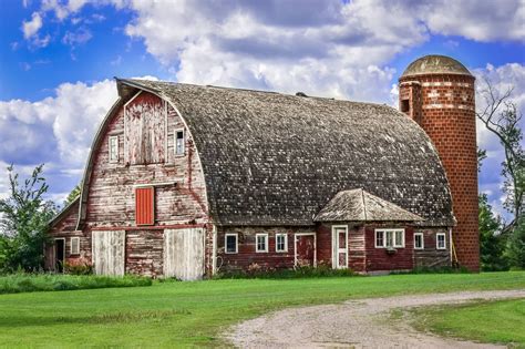 beautiful  barn  rounded roof  turret style country barns