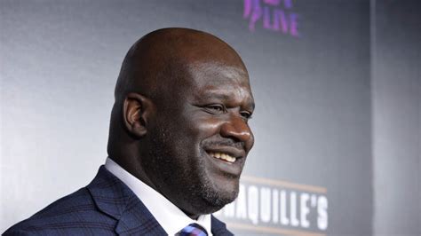 Watch Shaq Put In Tears Eating Some Of The Spiciest Wings Am 570