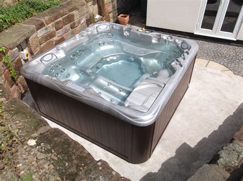 sundance spas  series cameo installed  shrewsbury  shropshire hot tub backyard