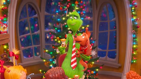 grinch benedict cumberbatch brings holiday cheer  box office