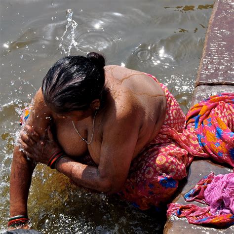 indian women bathing in river