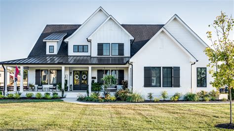 farmhouse trend   strong   builds  existing homes