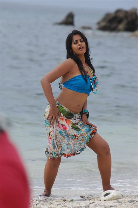 Bindu Madhavi Hot Navel And Thigh Show Sexy Photo Gallery