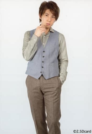 Official Photo Male Actor Yuya Asato Kneecap Costume Gray Right