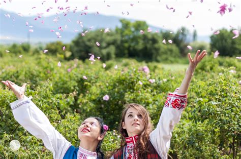 rose festival   easy bulgaria travel