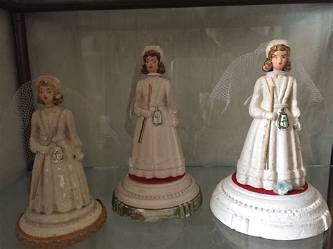 oude communie beeldjes van gips victorian dress disney princess disney