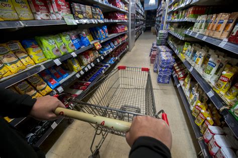 normas  asisten  los clientes al comprar en  super argentinagobar
