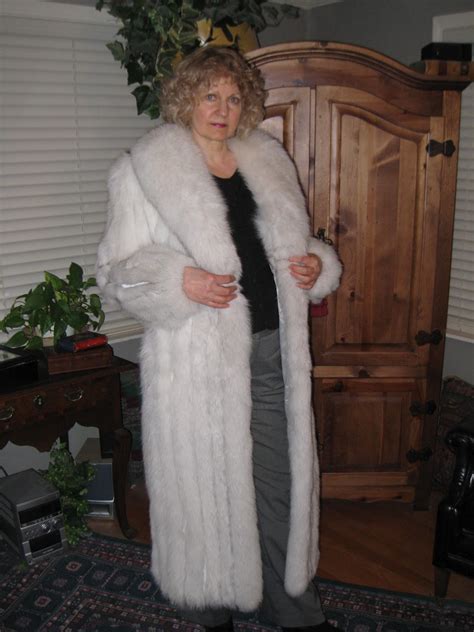 La Fourrure Dutch Mature Women Love So Much Fur Coat