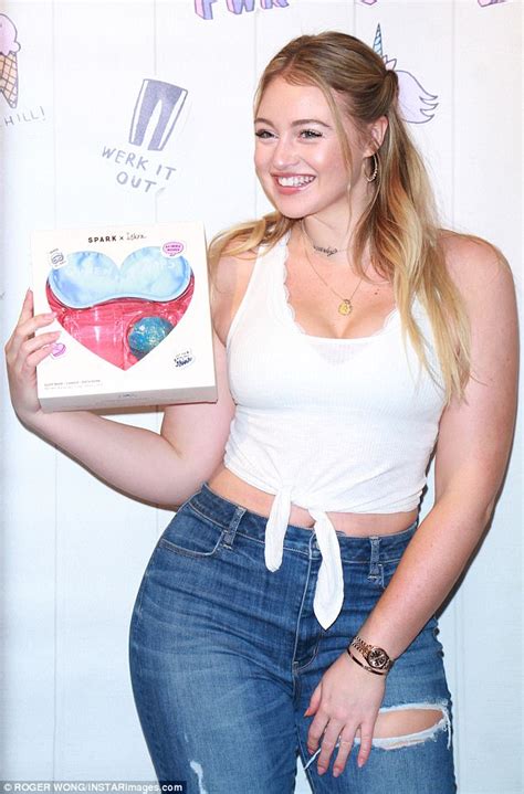 Iskra Lawrence Shows Off Incredible Curves In New York Daily Mail Online