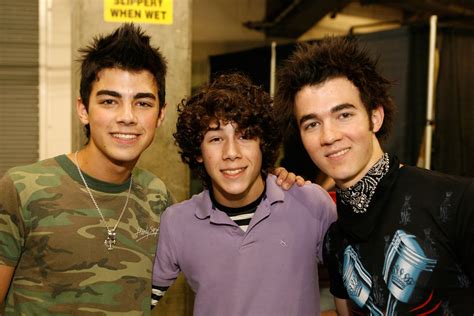famous  jonas brothers trackreply