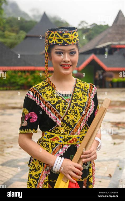 Sarawak Orang Ulu Traditional Costume The Orang Ulu Of Sarawak An
