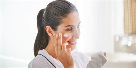 how to use retinoids to treat acne according to a