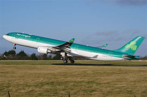 aer lingus airbus     touch  runway aircraft wallpaper flying magazine