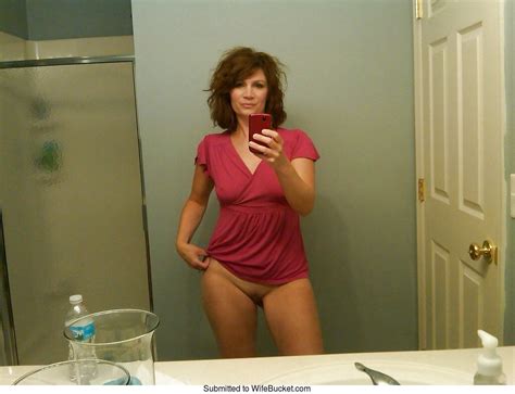 Leaked Milf Selfies Wives Nude In Front Of The Mirror