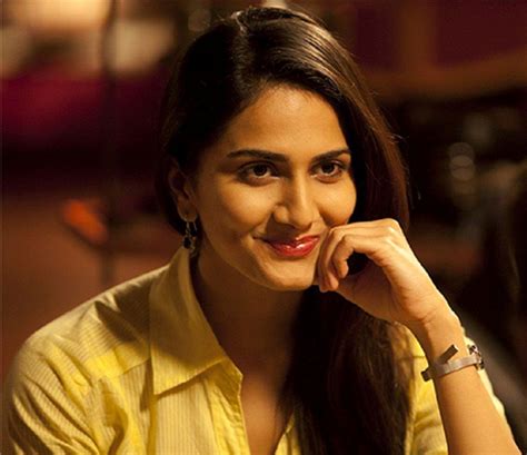 vaani kapoor hot and sexy wallpapers collection hd welcomenri