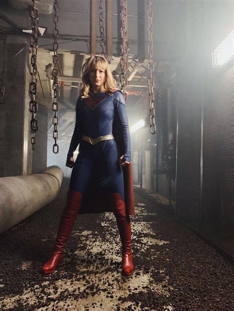 supergirl s offre un nouveau costume pour la saison 5