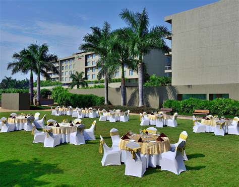 destination wedding  pune  courtyard  marriott pune hinjewadi