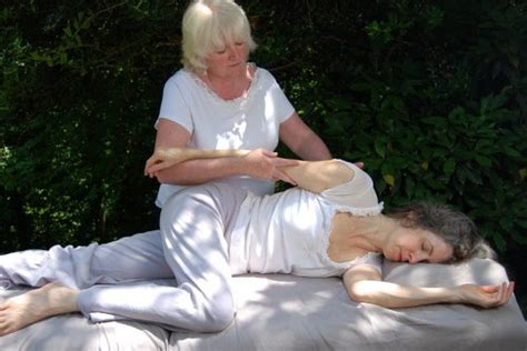10 massage techniques that massage therapy schools will