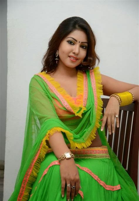 actress komal jha hot sexy pics in green dress cap